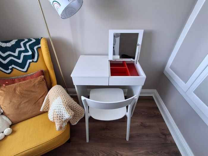 Dressing table