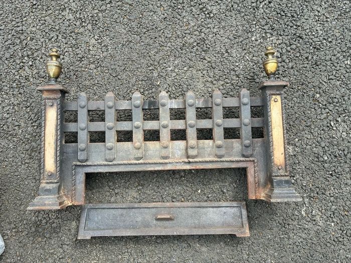 cast iron fire grate/ basket