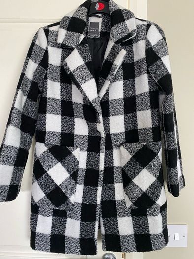 Coat size 6 perfect condition