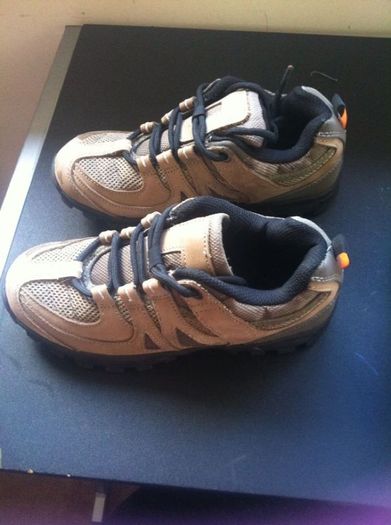 Lovely brown casual runners