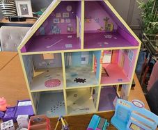 Peppa Pig Dolls house and bundle
