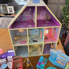 Peppa Pig Dolls house and bundle