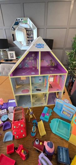 Peppa Pig Dolls house and bundle