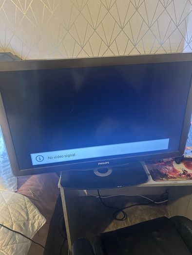 36 inch Philips SQ552-1ELA with remote control.
