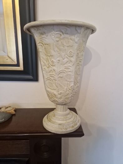 metal urn