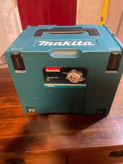 Makita 190mm circular saw,only used twice,comes with case,240v.