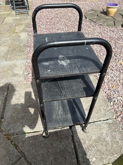 Shelving on castors
