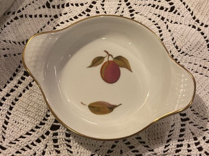 7- Evesham  bone china dishes