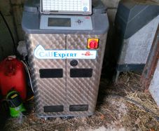 Holm and laue automatic calf feeder