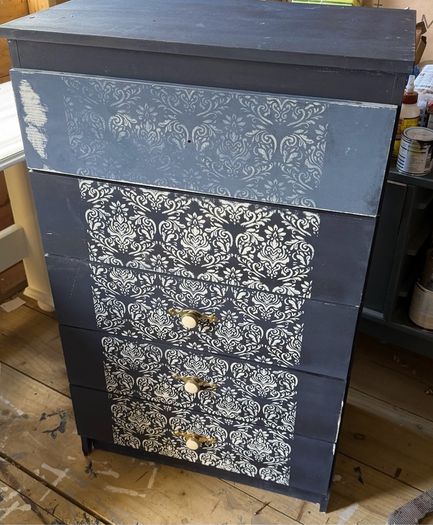 chest of drawers
