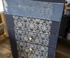 chest of drawers