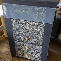 chest of drawers
