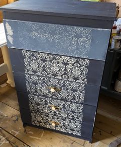 chest of drawers