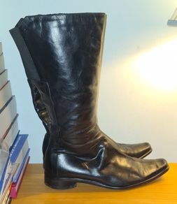 Black Leather Calf Height Flat Boots from  size 5