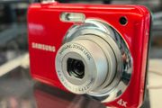 Samsung ES9 Digital Camera 12.2MP Compact Zoom X4 Point &amp; Shoot Red