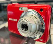 Samsung ES9 Digital Camera 12.2MP Compact Zoom X4 Point & Shoot Red
