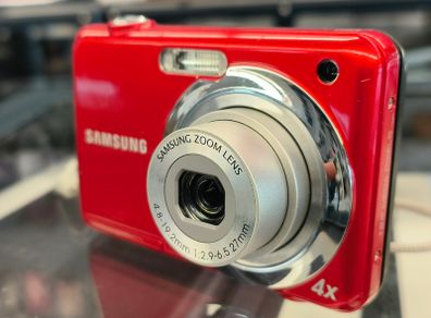 Samsung ES9 Digital Camera 12.2MP Compact Zoom X4 Point & Shoot Red
