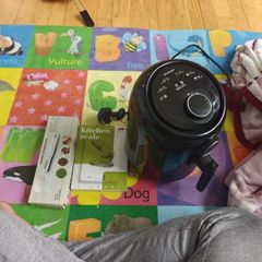 air fryer , kitchen scale and kitchen spoon scale