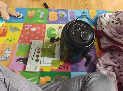 air fryer , kitchen scale and kitchen spoon scale