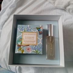 Irish Botanicals Candle & 30 ml bottle of Perfume gift set