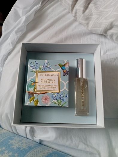 Irish Botanicals Candle & 30 ml bottle of Perfume gift set