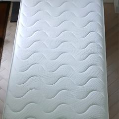 Single bed  with as new DFI platinum mattress