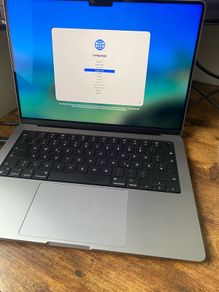 MacBook M2 Max 32gb 1TB 97% battery Spotless