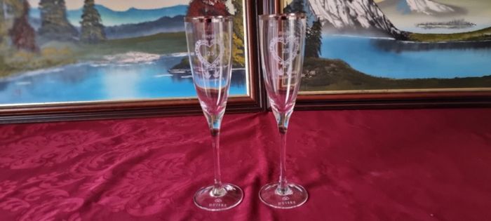 New In Box And Never Used Pair Of Duiske Glass 25th Anniversary Silver Band Flutes