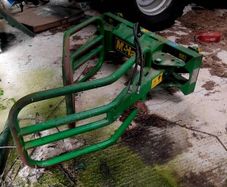 Bale squeezer