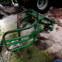 Bale squeezer