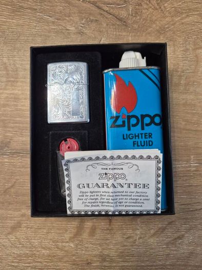 zippo lighter gift set from 1994 - like new