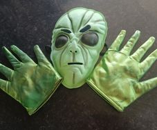Childs alien mask and gloves