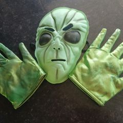 Childs alien mask and gloves
