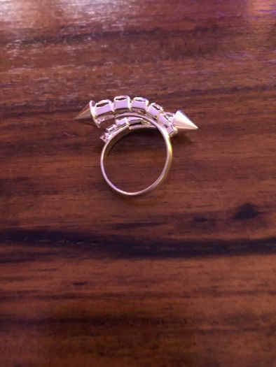 Arrow sparkling ring