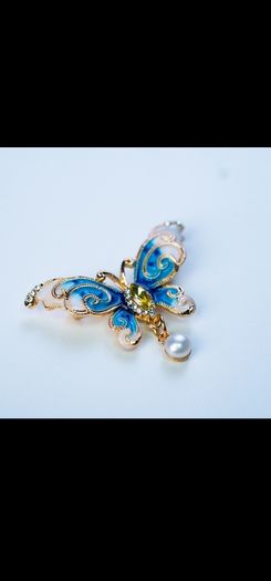Brand New real pearl brooch