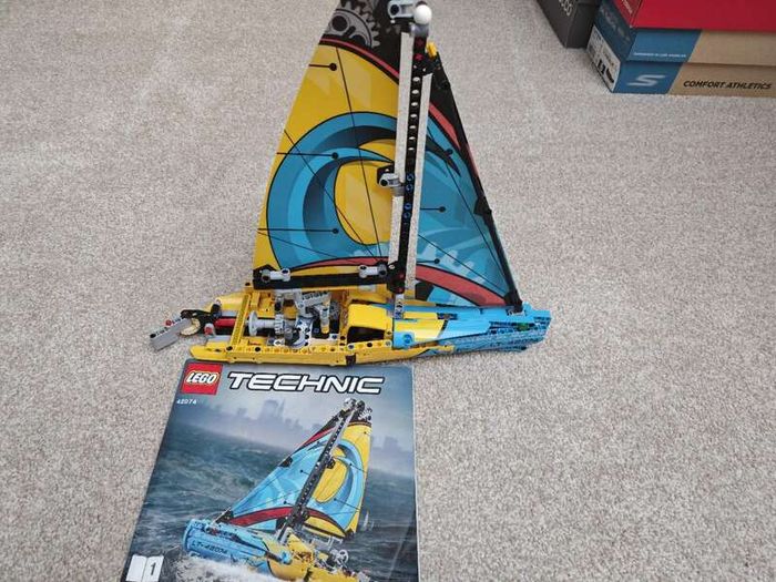 lego 42704 - Racing Yacht