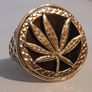 9ct hallmarked gold ring Image 2