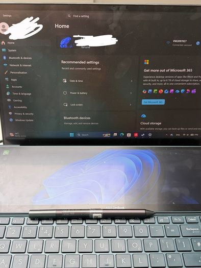 ASUS ZenBook Duo (Duo screens with pen)
