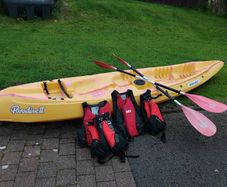2 seater Kayak and 2 adult and 2 child life jacket