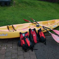 2 seater Kayak and 2 adult and 2 child life jacket