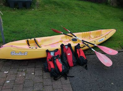 2 seater Kayak and 2 adult and 2 child life jacket