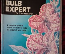 The Bulb Expert / Dr. D. G. Hessayon / 1st ed. 1995