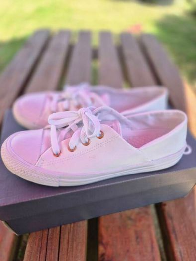 Converse Leather All Stars - Size 5 UK , 39 EU