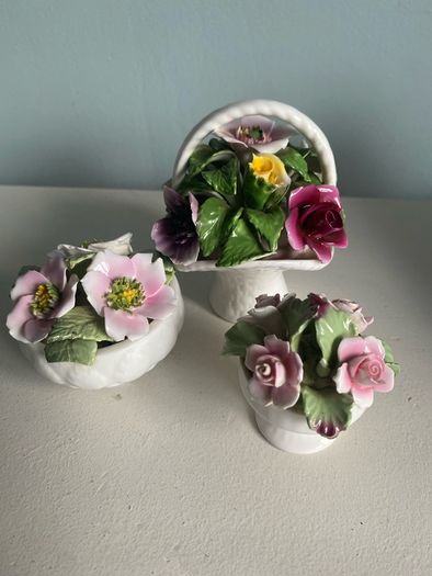 Trip of porcelain posies