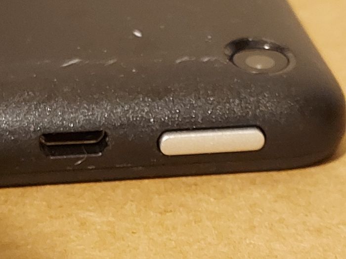 Amazon Fire 5th Generation, 8GB, Model SV98LN in very good cosmetic condition, but needs new Battery