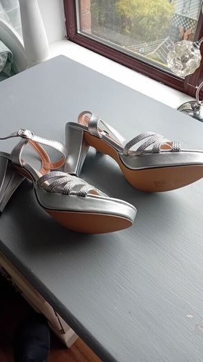 Ladies silver sandals heeled NEW