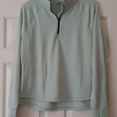 New light green sports top