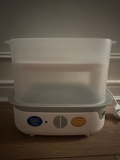 Tommee Tippee Perfect Prep and Steriliser w 19 Bottles- Excellent Condition