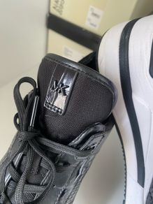 shoes Black and white . 6/39