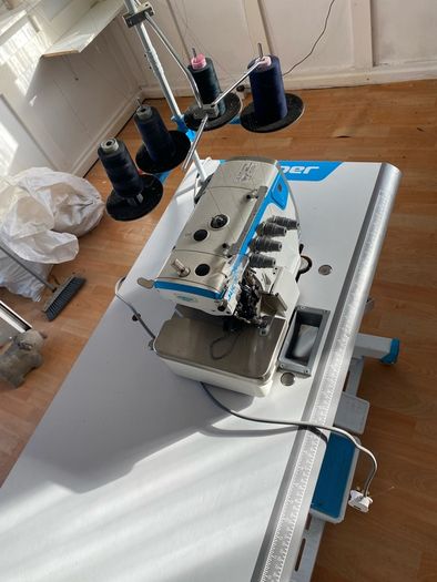 Jack E4 Overlock machine